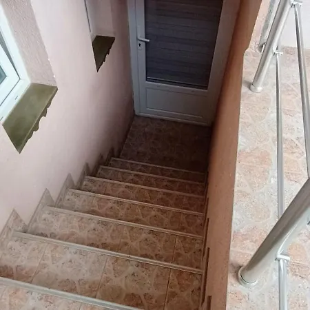 Stan Na Dan-markovic- Rum i privatbostad Dusanovac