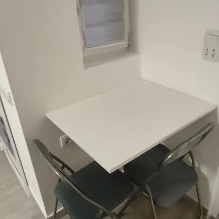 Stan Na Dan-markovic- Rum i privatbostad *