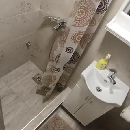 Stan Na Dan-markovic- Rum i privatbostad *